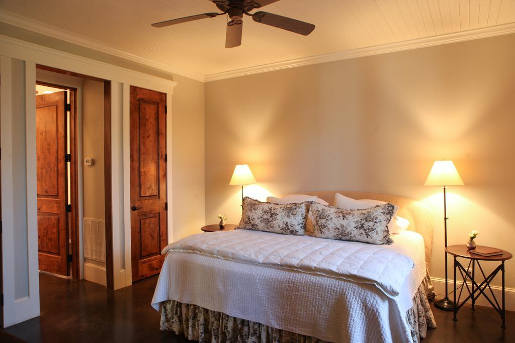 Hoffman Haus Bed & Breakfast Fredericksburg Exterior photo